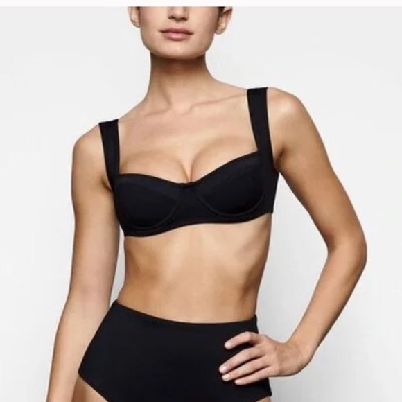 SKIMS Other - NWT SKIMS SHAPING SWIM RUCHED UNDERWIRE BIKINI TOP